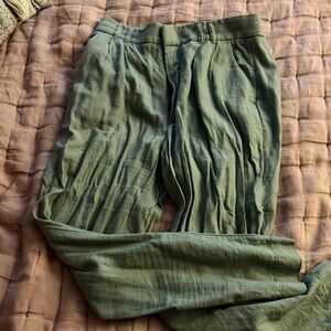 Abercrombie & Fitch linen ankle length pants
Size XS
light green